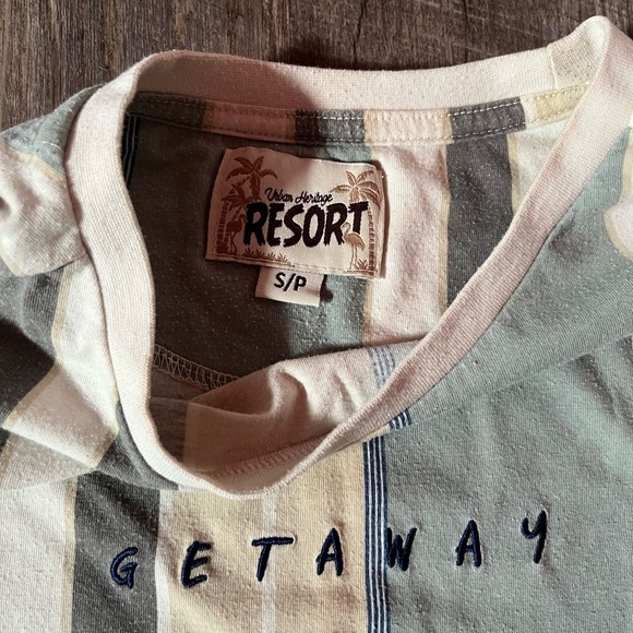 Urban Heritage Tropical Vacation T-Shirt - Picture 3 of 3